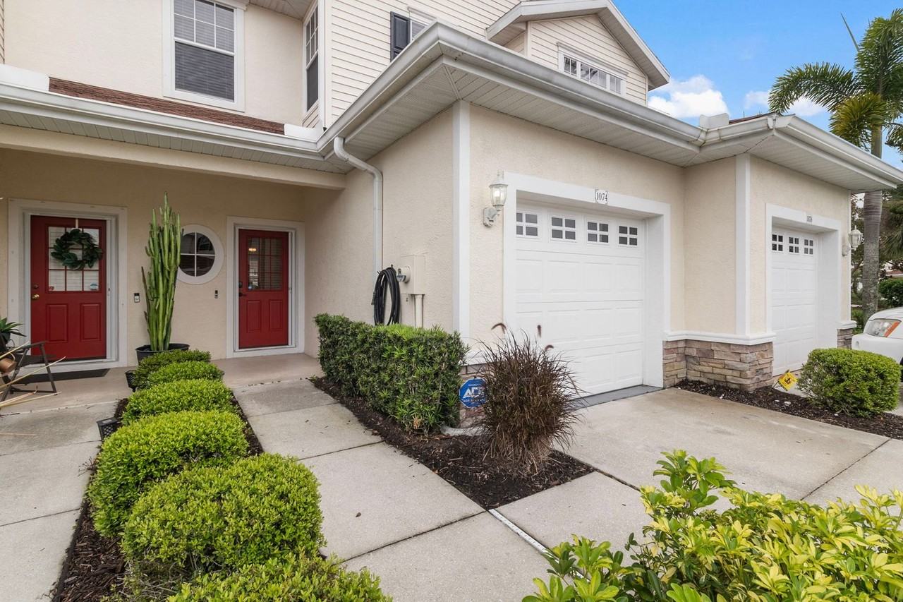 1074 Jonah Dr - Photo 2 of 41