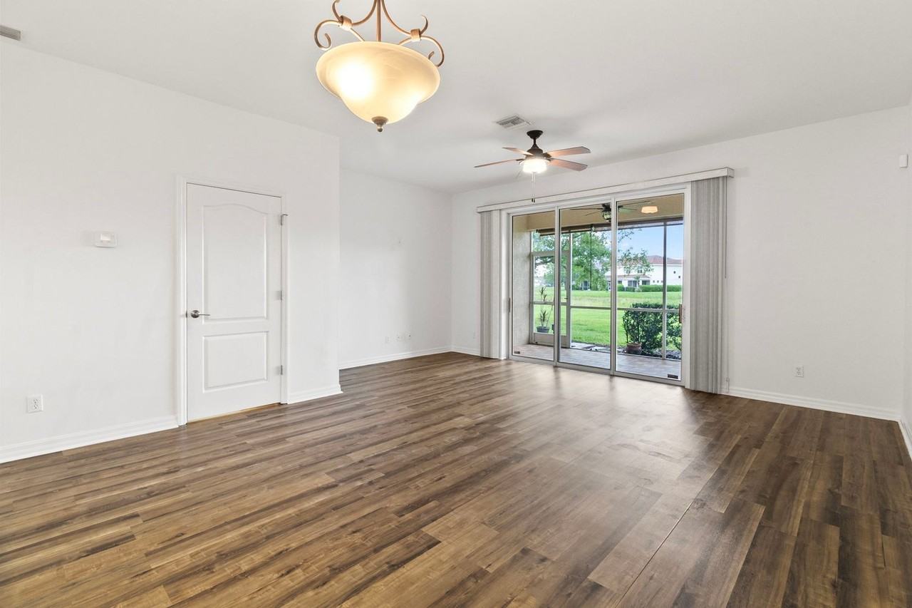 1074 Jonah Dr - Photo 3 of 41