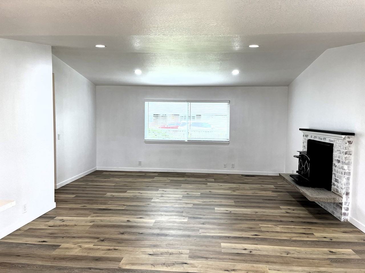 1127 Beith Ct - Photo 2 of 23