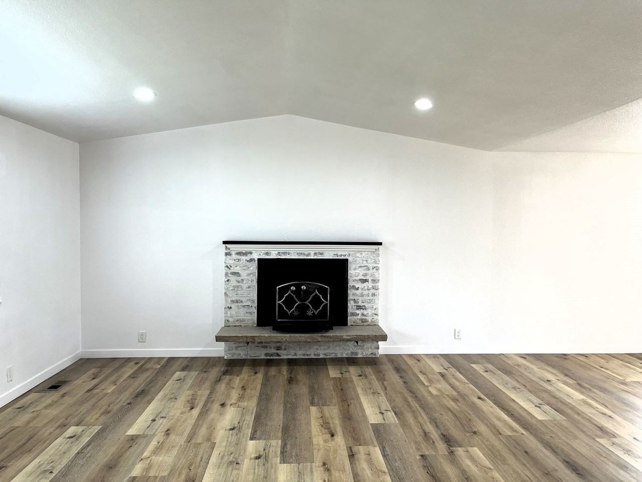 1127 Beith Ct - Photo 3 of 23