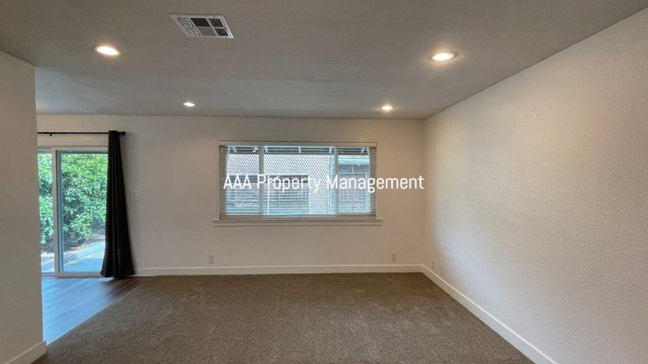 3466 Thunderbird Dr - Photo 2 of 19