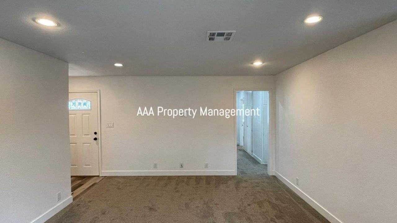 3466 Thunderbird Dr - Photo 3 of 19
