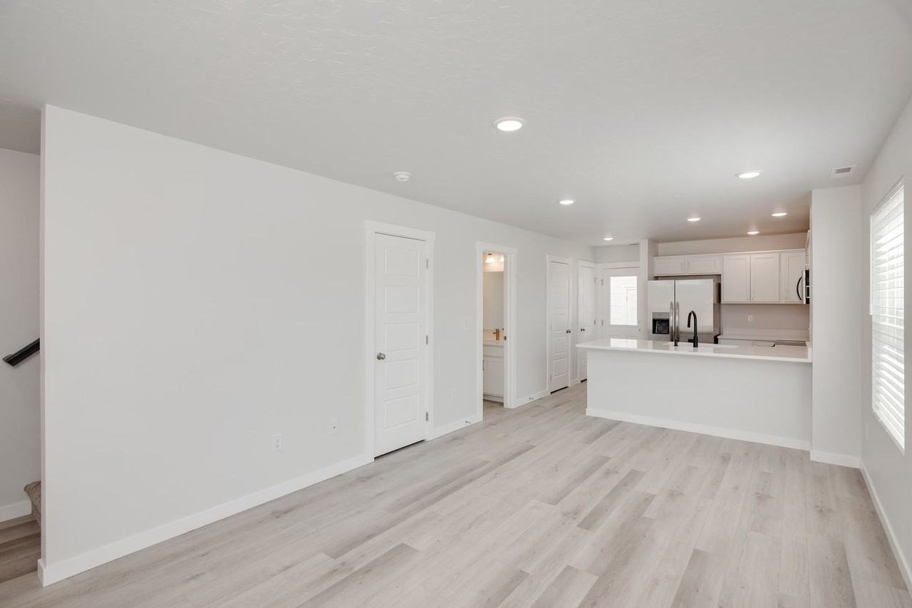 1673 S Arborwood Ln - Photo 4 of 19