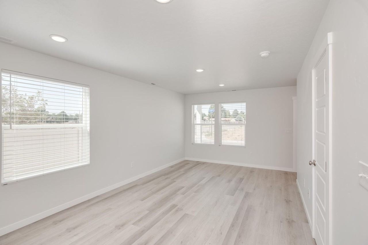 1673 S Arborwood Ln - Photo 5 of 19
