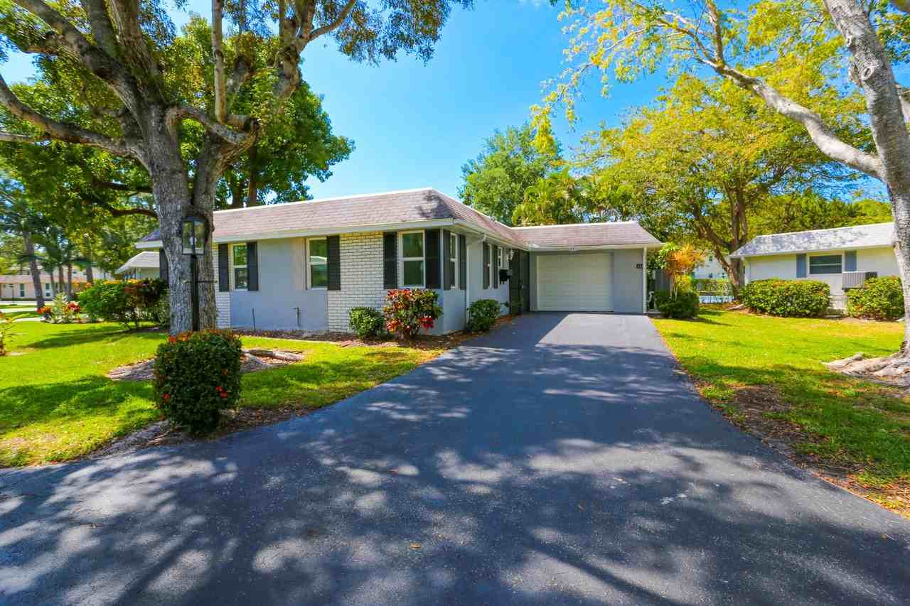 225 Georgetown Blvd - Photo 4 of 34