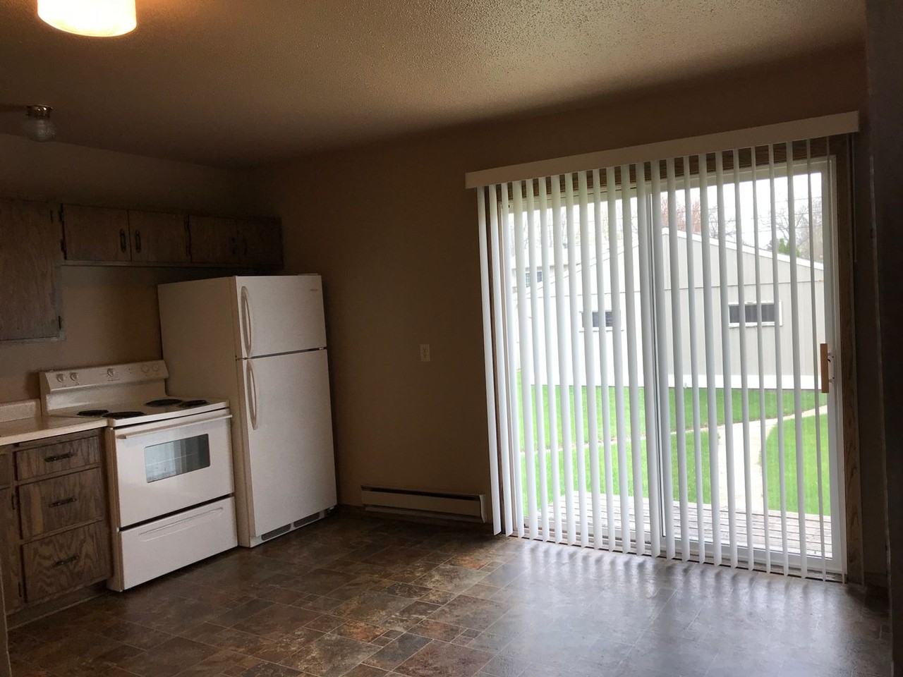 718/720 6th St NE - Photo 3 of 10