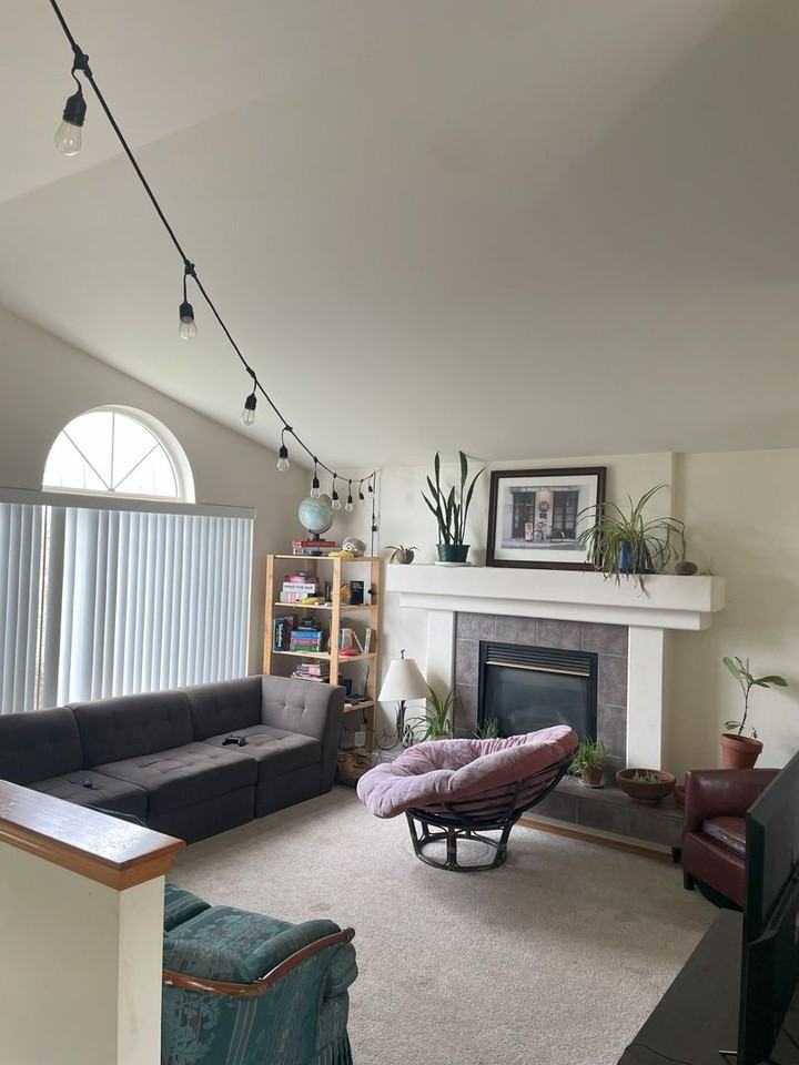 1102 Moore St - Photo 2 of 14