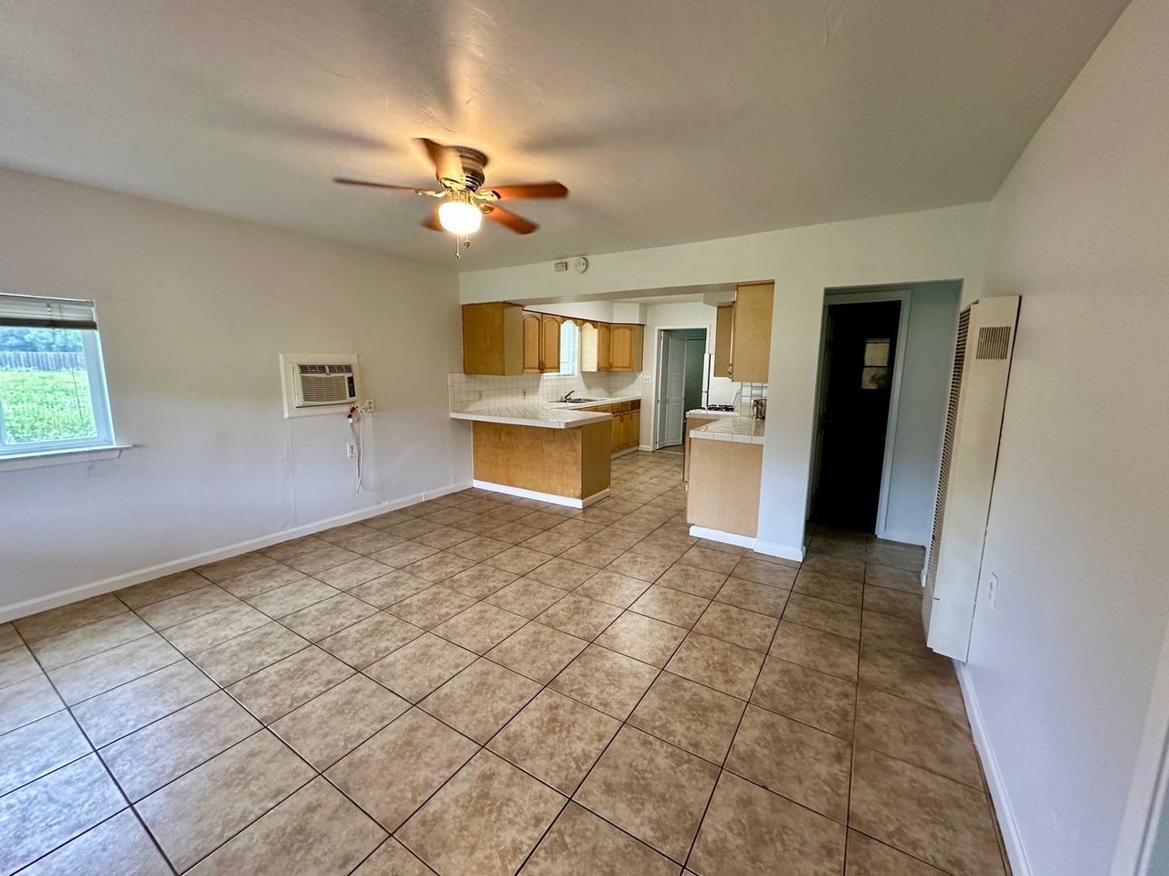 2464 Lathrop Rd - Photo 3 of 16