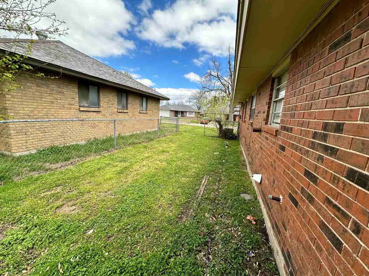 8417 S Villa Ave - Photo 3 of 26