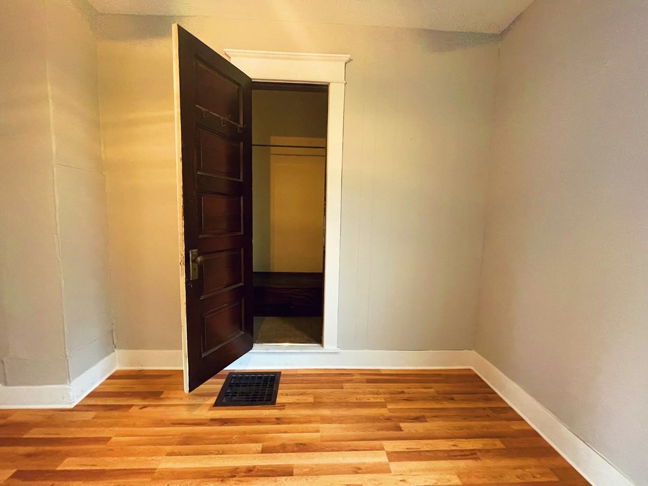 Superior 618 - Photo 3 of 11