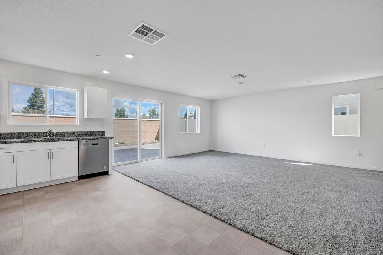 7725 Forestdale Way - Photo 4 of 21