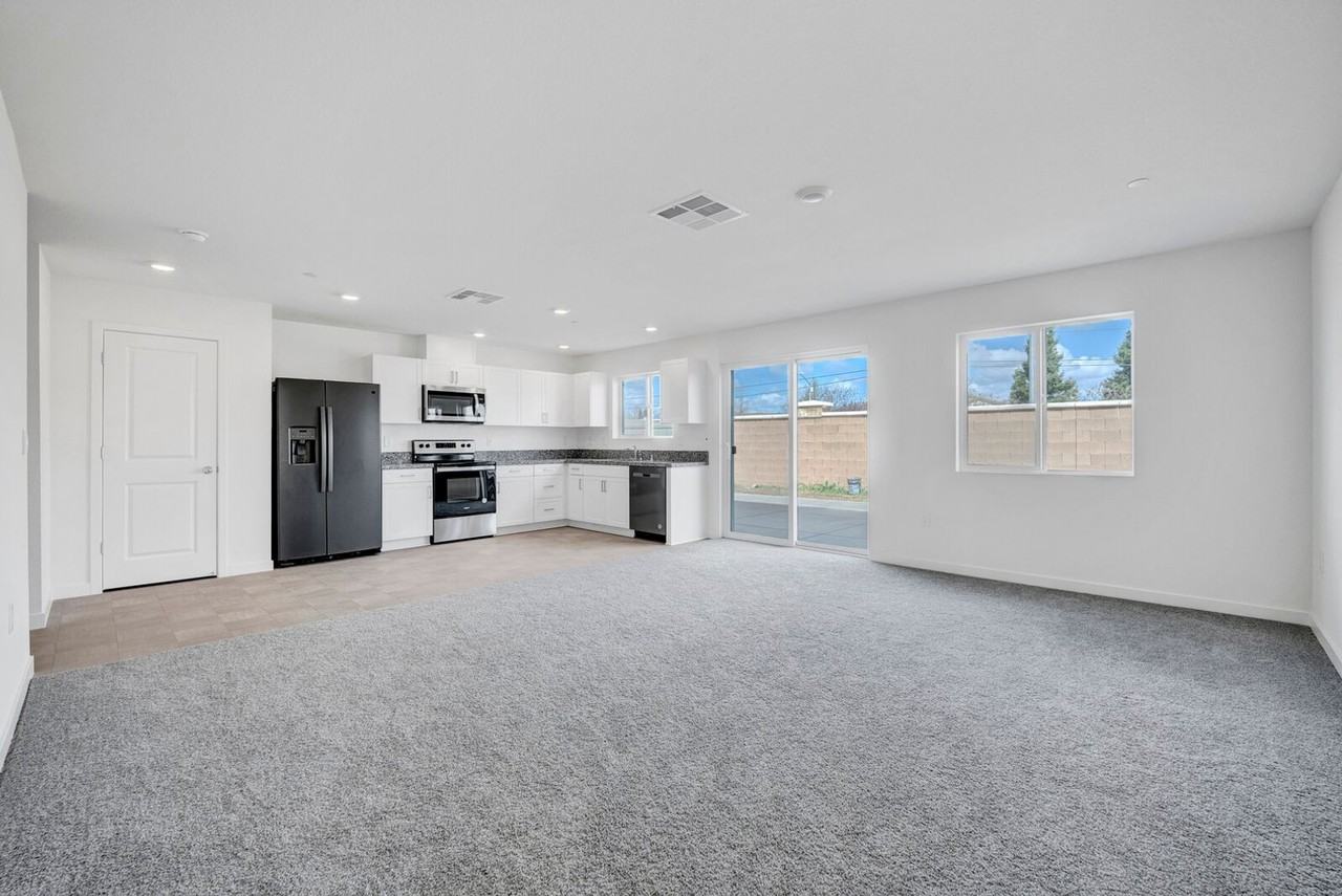 7725 Forestdale Way - Photo 5 of 21