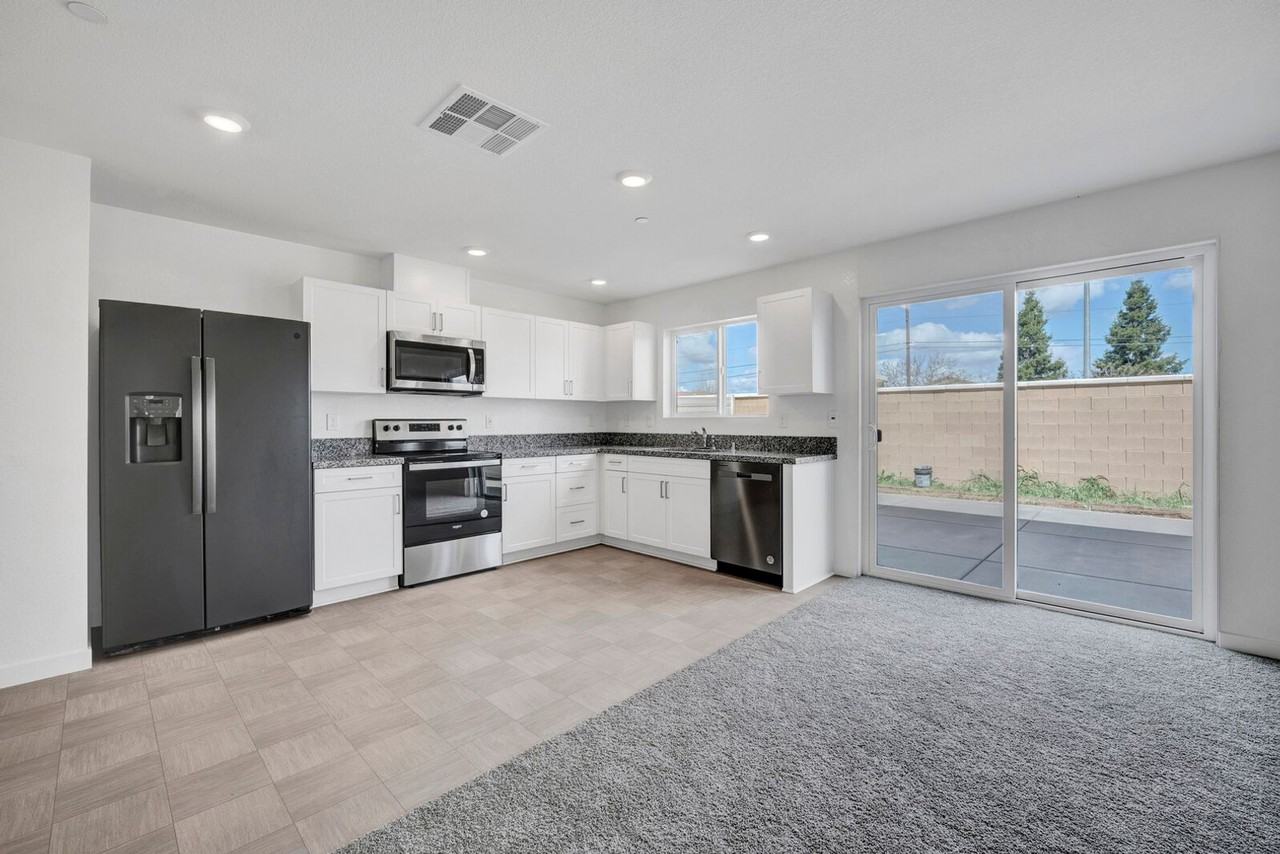 7725 Forestdale Way - Photo 6 of 21