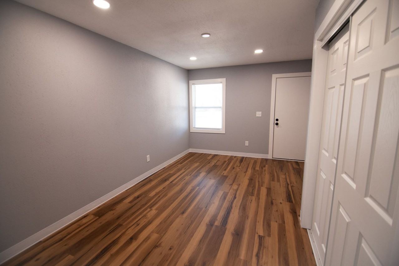1114 N Ohio Ave - Photo 3 of 11