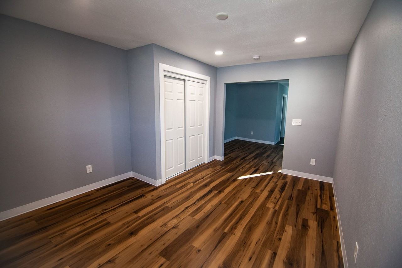1114 N Ohio Ave - Photo 5 of 11