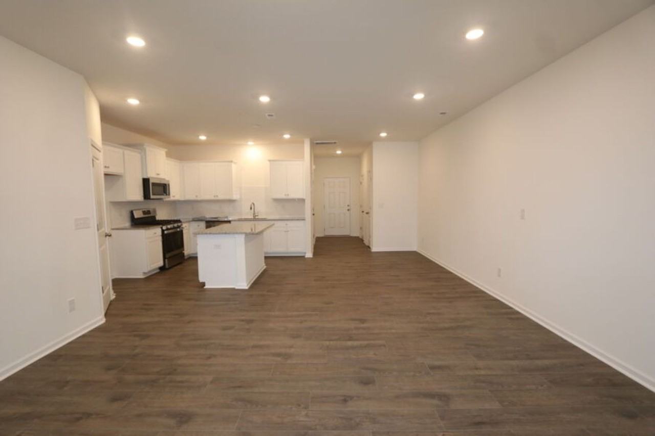 2833 Aubrey St - Photo 7 of 20