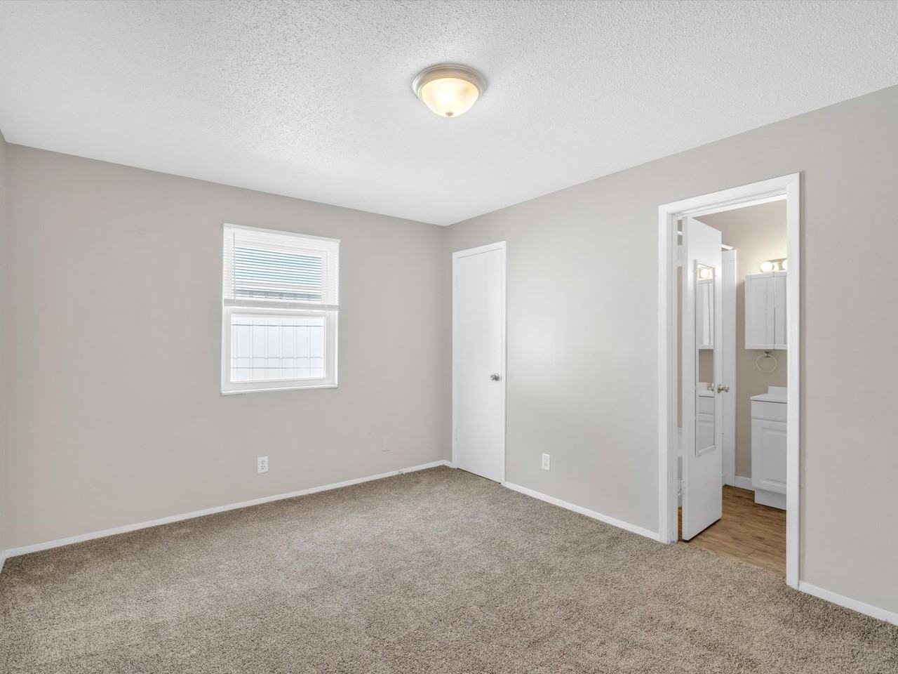 Richardt Apartments - Photo 7 of 15