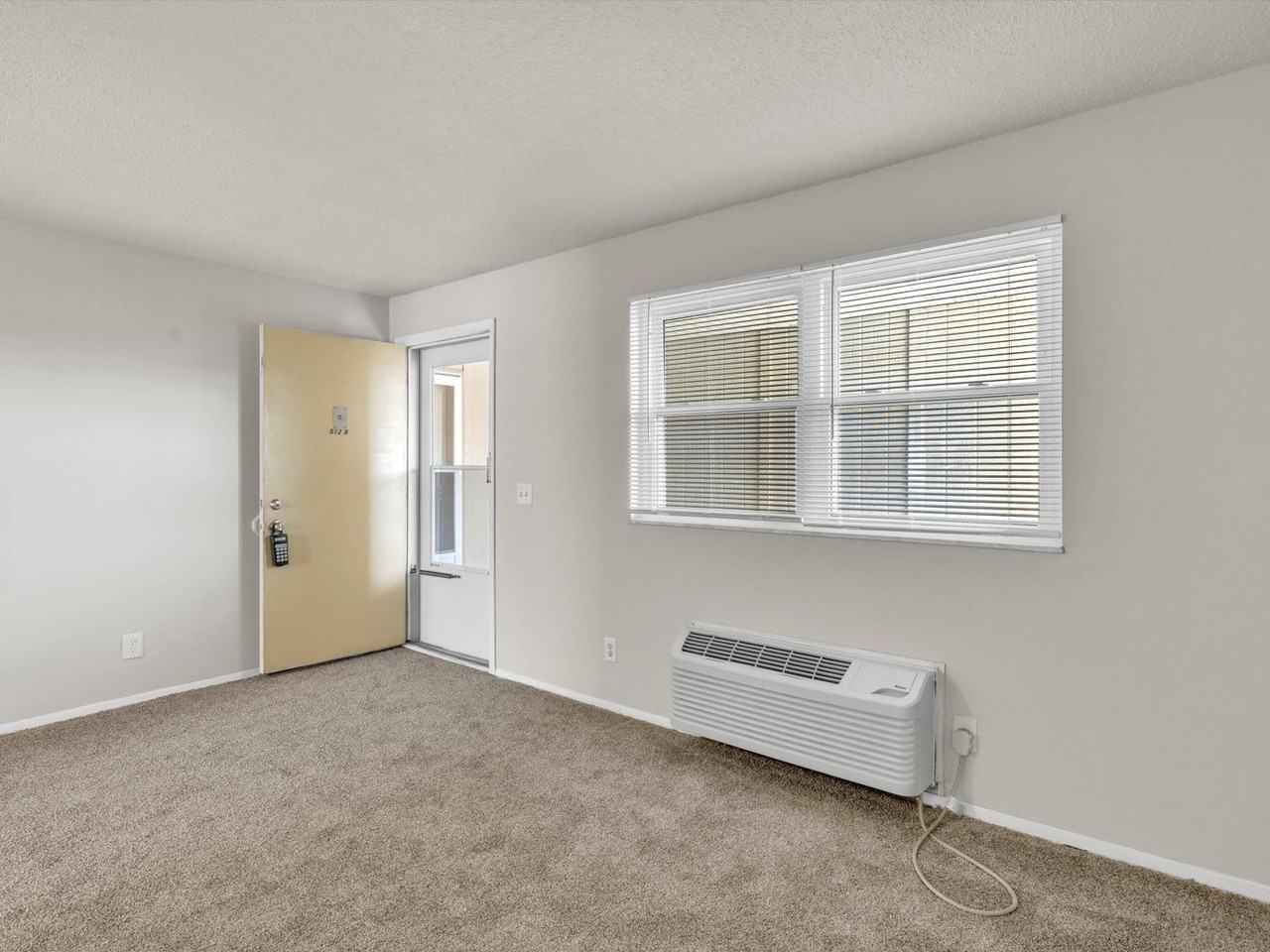 Richardt Apartments - Photo 5 of 15