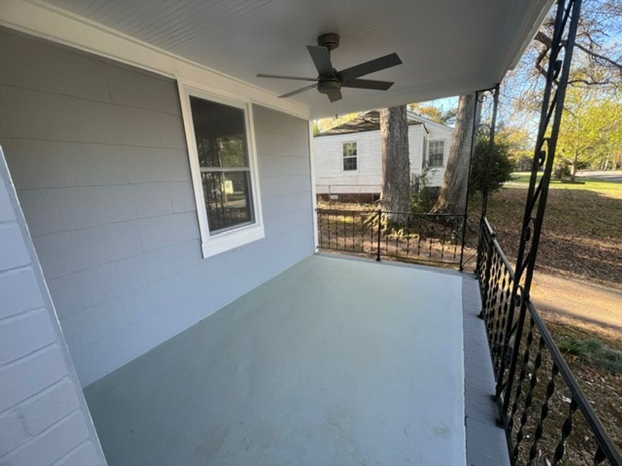 375 Price Ave - Photo 5 of 23