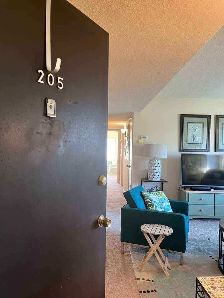 46 Club House Dr - Photo 3 of 18