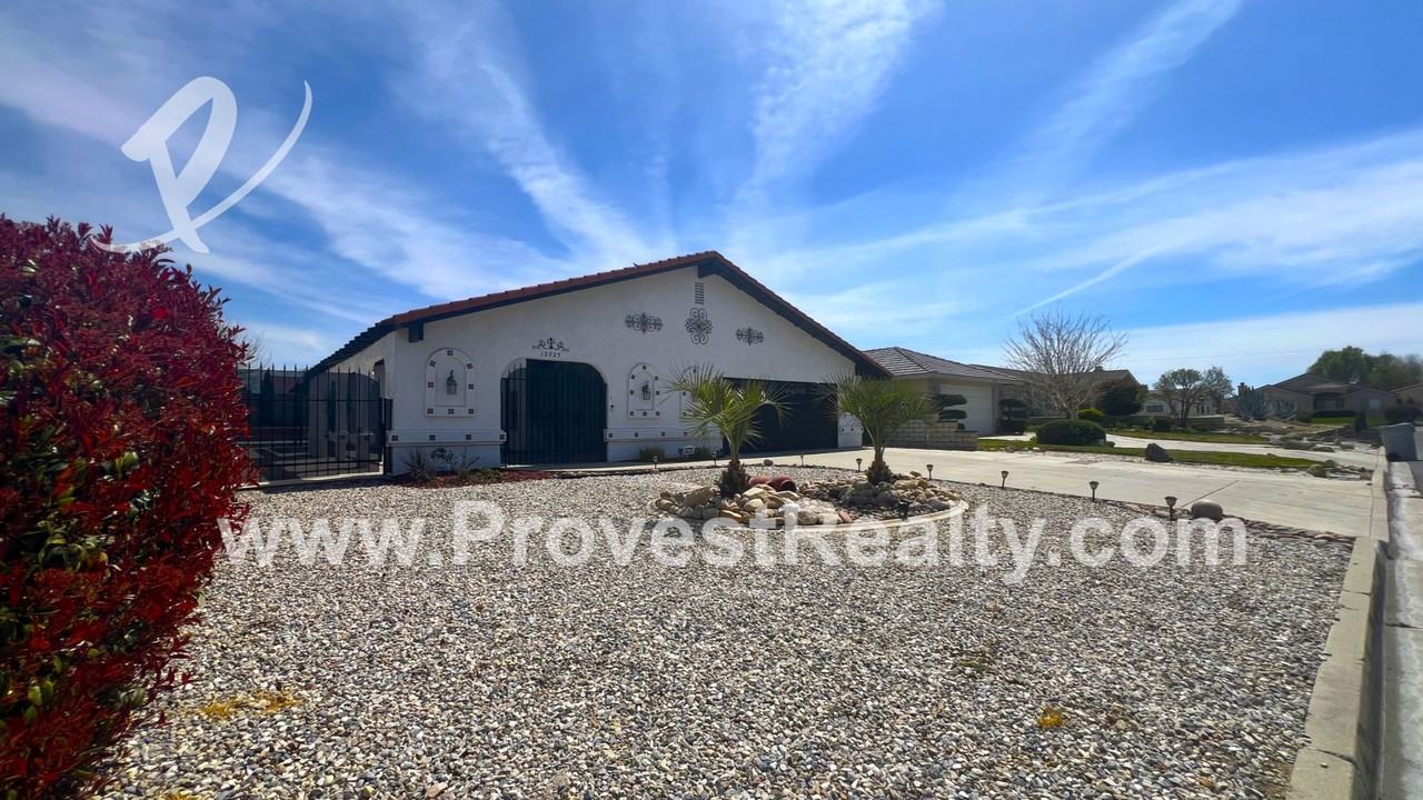 12725 Bermuda Dunes Dr - Photo 2 of 28