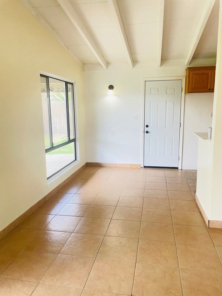 6501 Graylock Ln - Photo 3 of 12