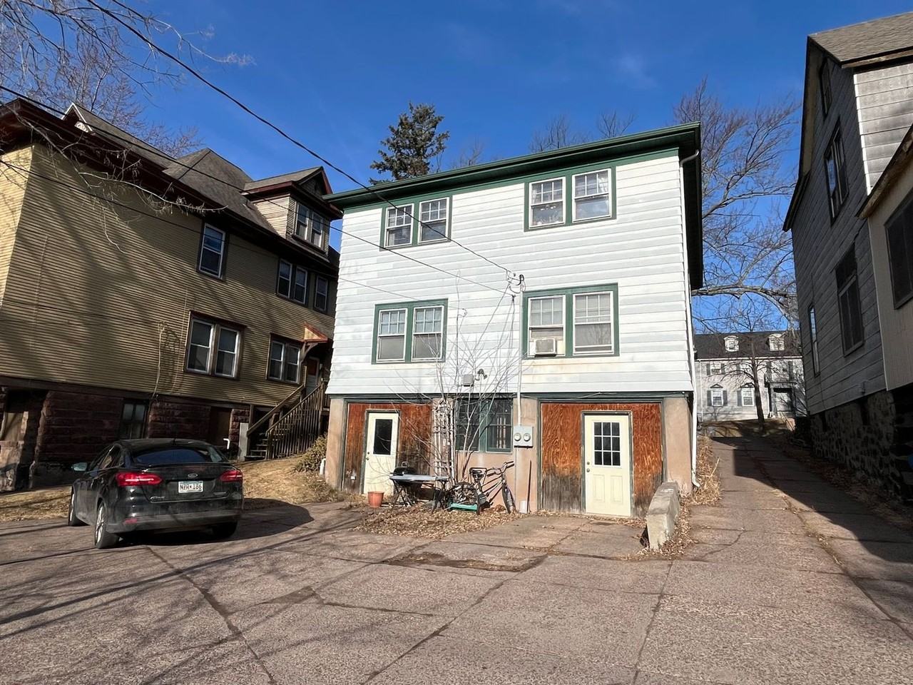 2010 E 1st St, Duluth, MN 55812 - Photo 3 of 15