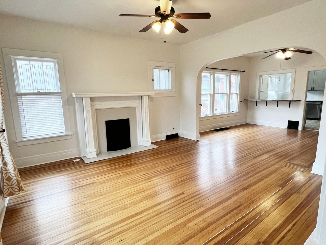 2723 N York St - Photo 3 of 30