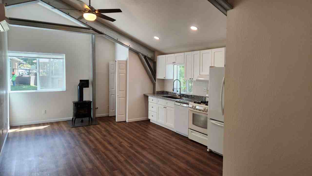 12646 Idaho Maryland Rd - Photo 2 of 31