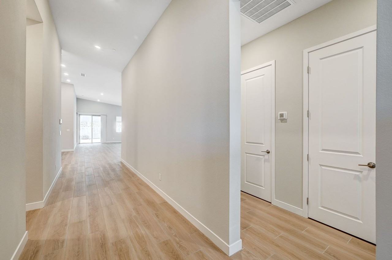 133 Southern Peach St - Photo 7 of 50