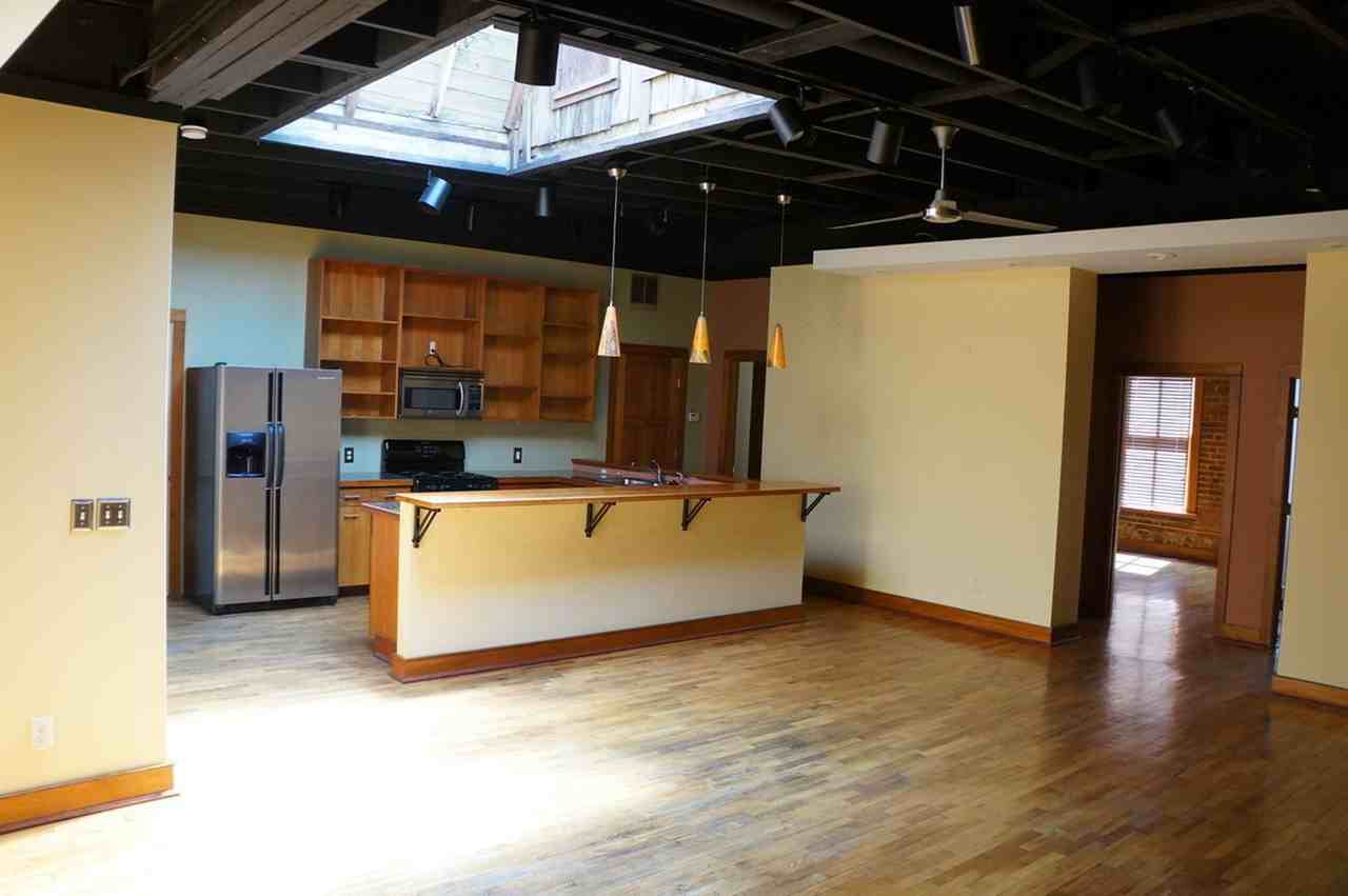 413 N. Center - Photo 2 of 25