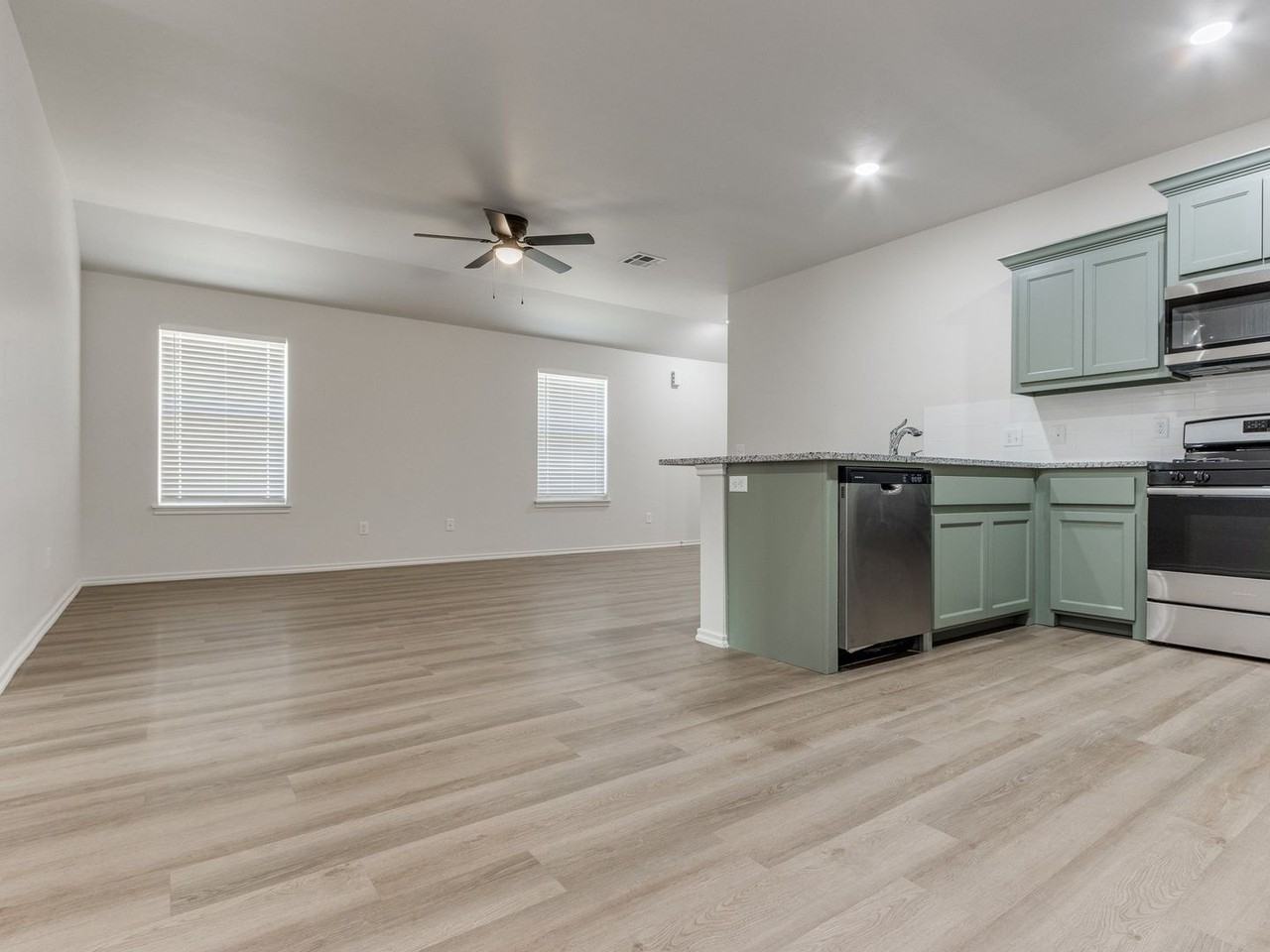 1541 Pavy Pkwy - Photo 7 of 46