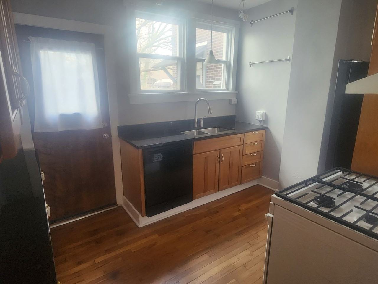 517 Summerlea St - Photo 3 of 41