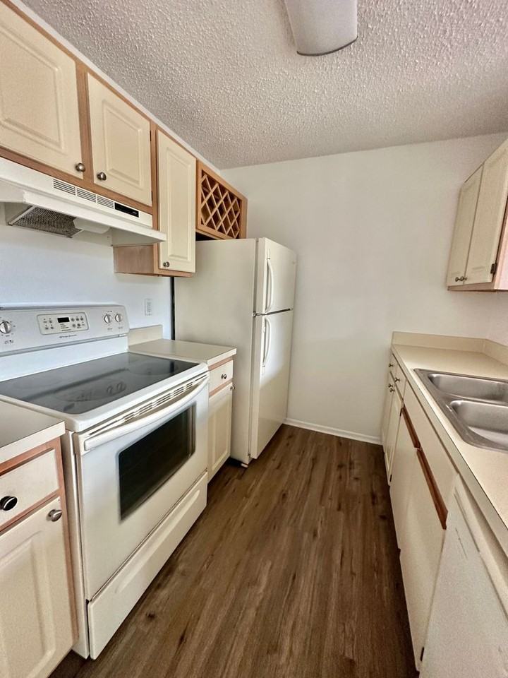 2585 Grassy Point Dr - Photo 5 of 27