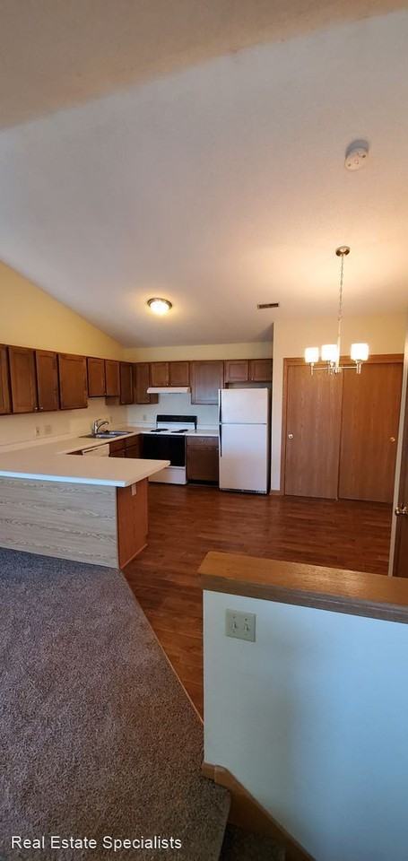 610 N. Spring St. - Photo 2 of 7