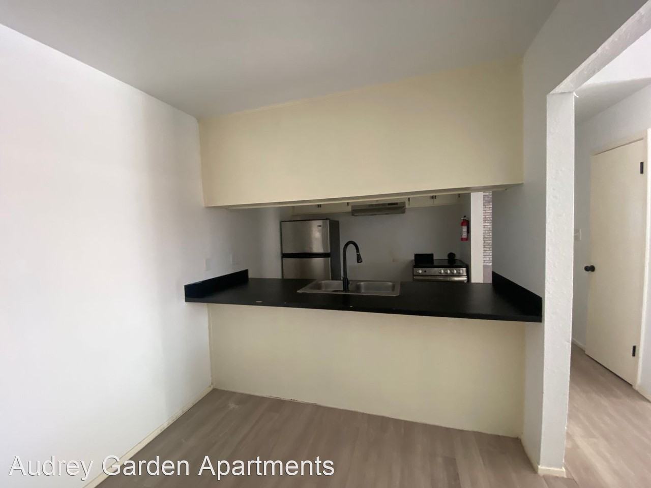 517 S. Westgate Drive - Photo 2 of 11
