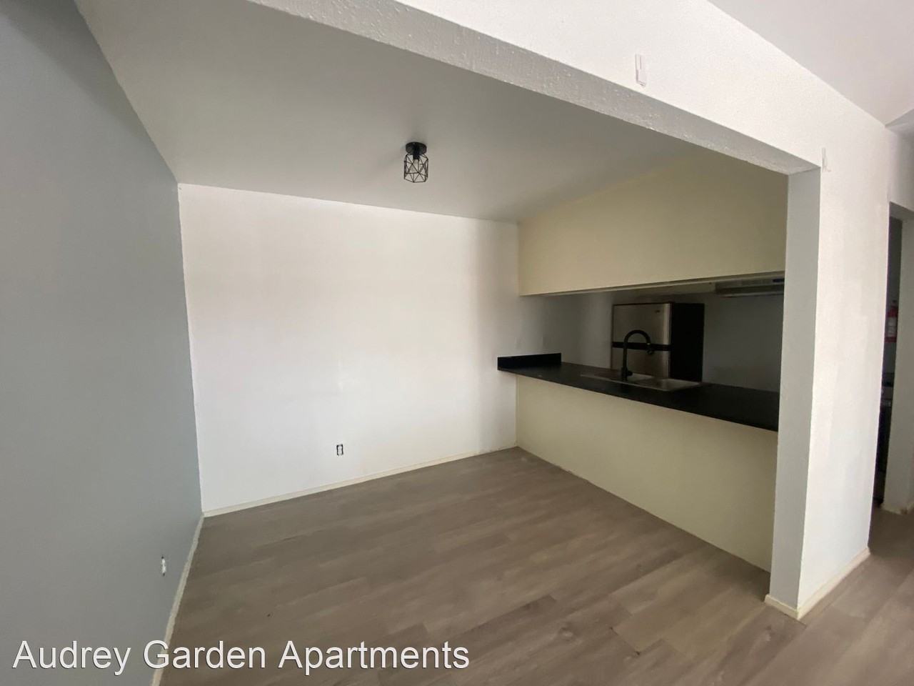 517 S. Westgate Drive - Photo 3 of 11