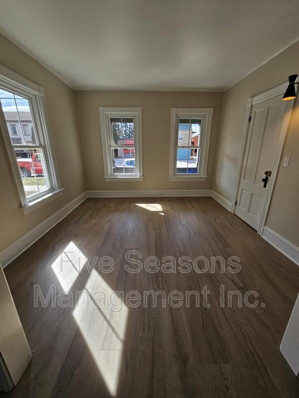 98 N Champlain St - Photo 4 of 11