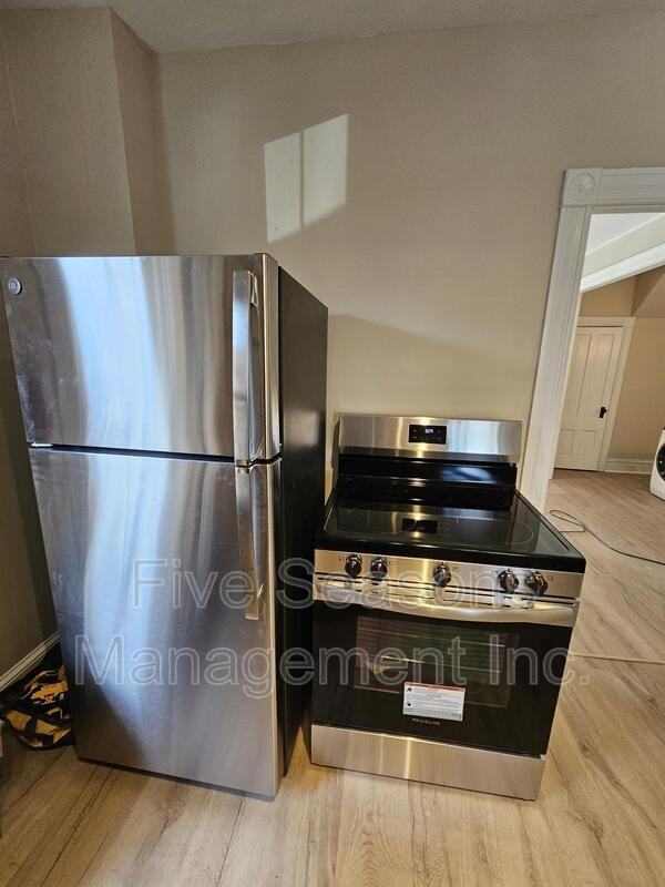 98 N Champlain St - Photo 7 of 11