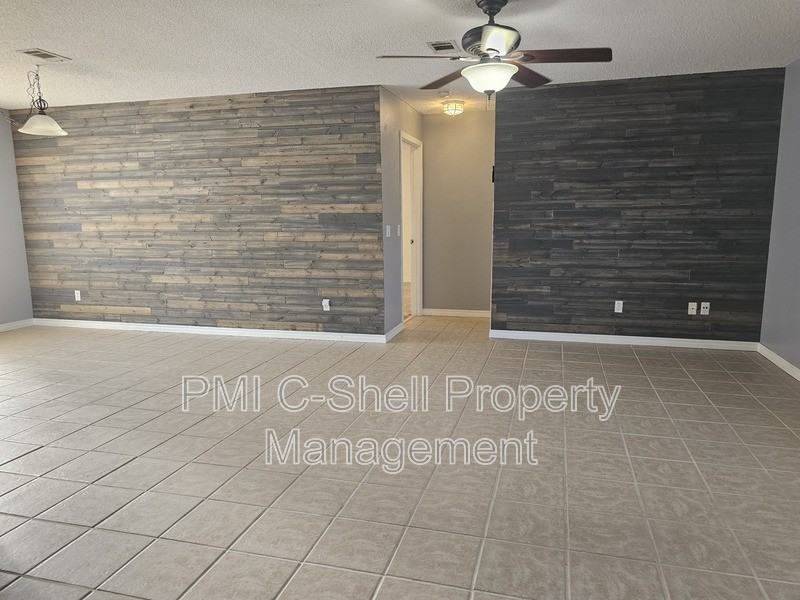 2112 Antillies Dr - Photo 4 of 21