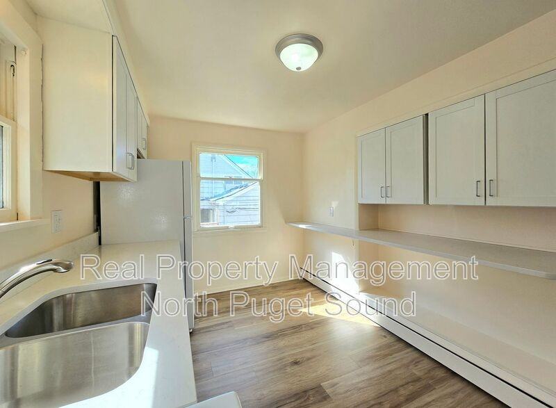 2327 1/2 Lombard Ave - Photo 2 of 19