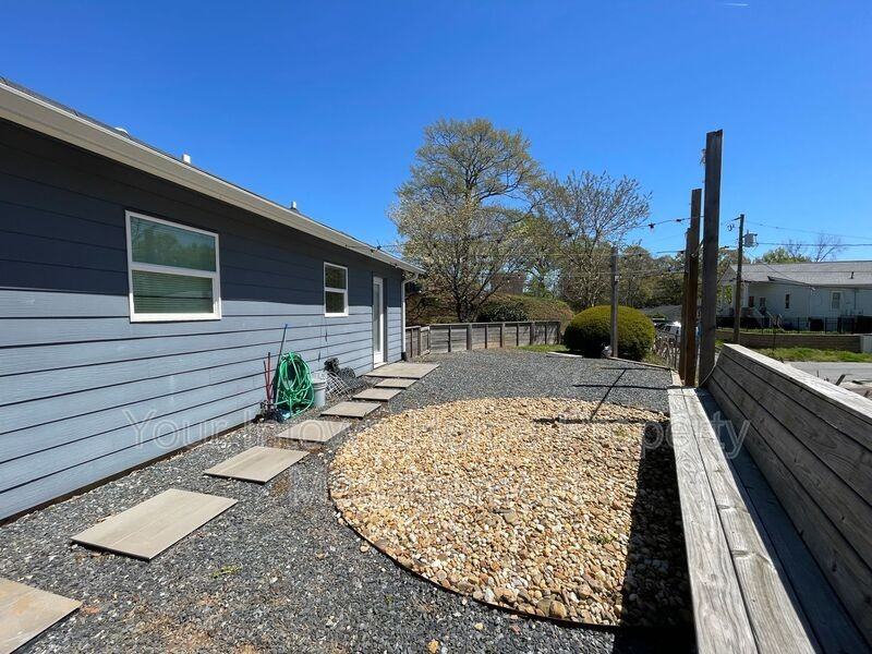 807 Grant Ter Se - Photo 3 of 19