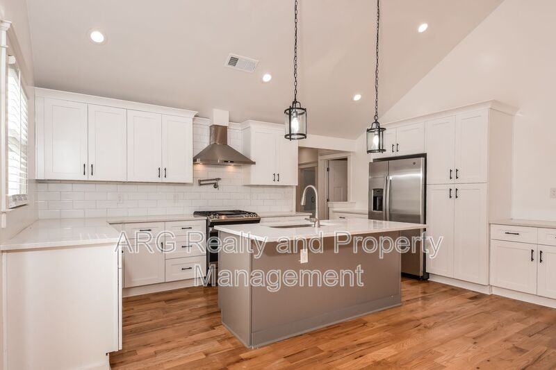2215 Lang Dr Sw - Photo 5 of 37