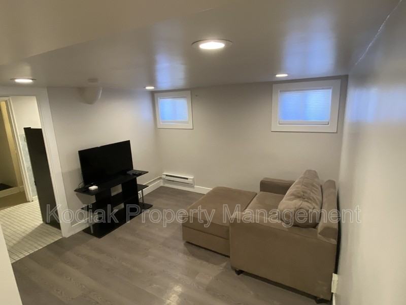 1264 E Westminster Ave - Photo 2 of 14