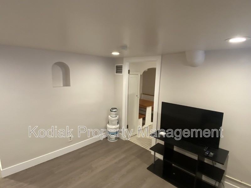 1264 E Westminster Ave - Photo 6 of 14