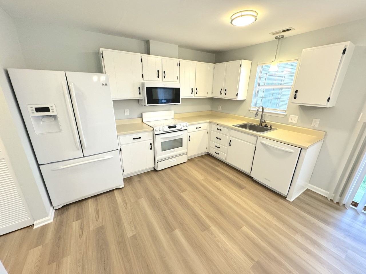 700 Wolftrap Ln - Photo 5 of 24