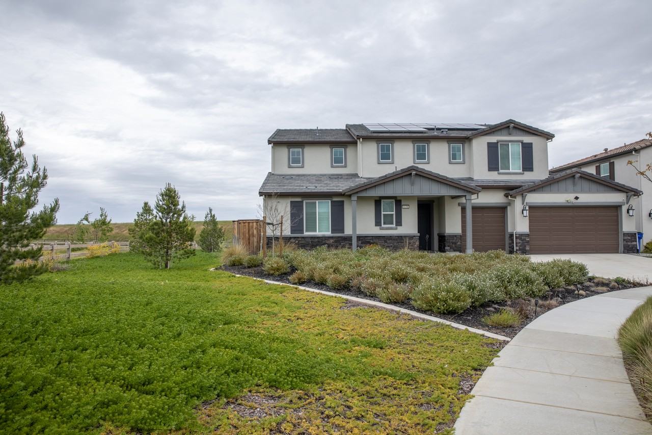 6138 Granville St - Photo 2 of 25