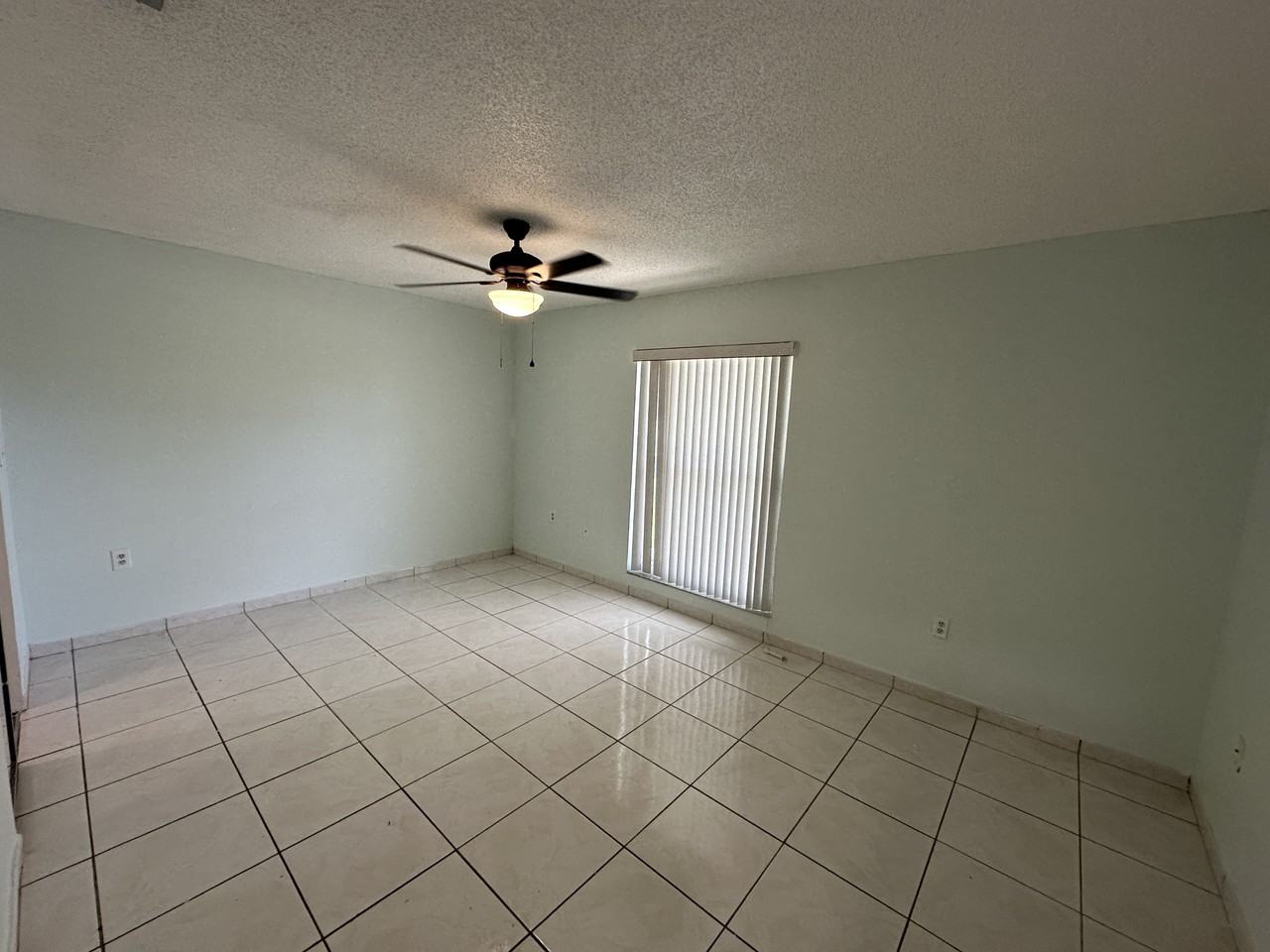 15071 S Waterford Dr - Photo 3 of 17