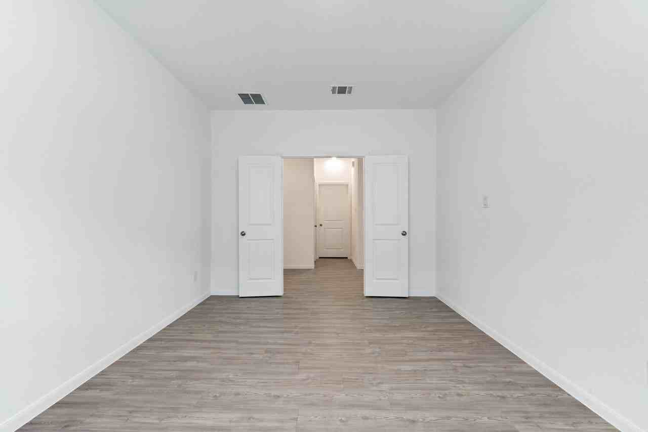 345 Cordova Xing - Photo 2 of 29