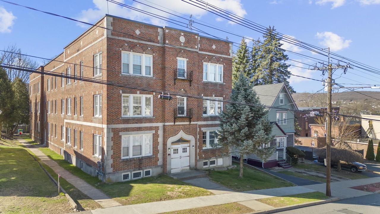 22 High St Apt C4 #C4 - Photo 5 of 13